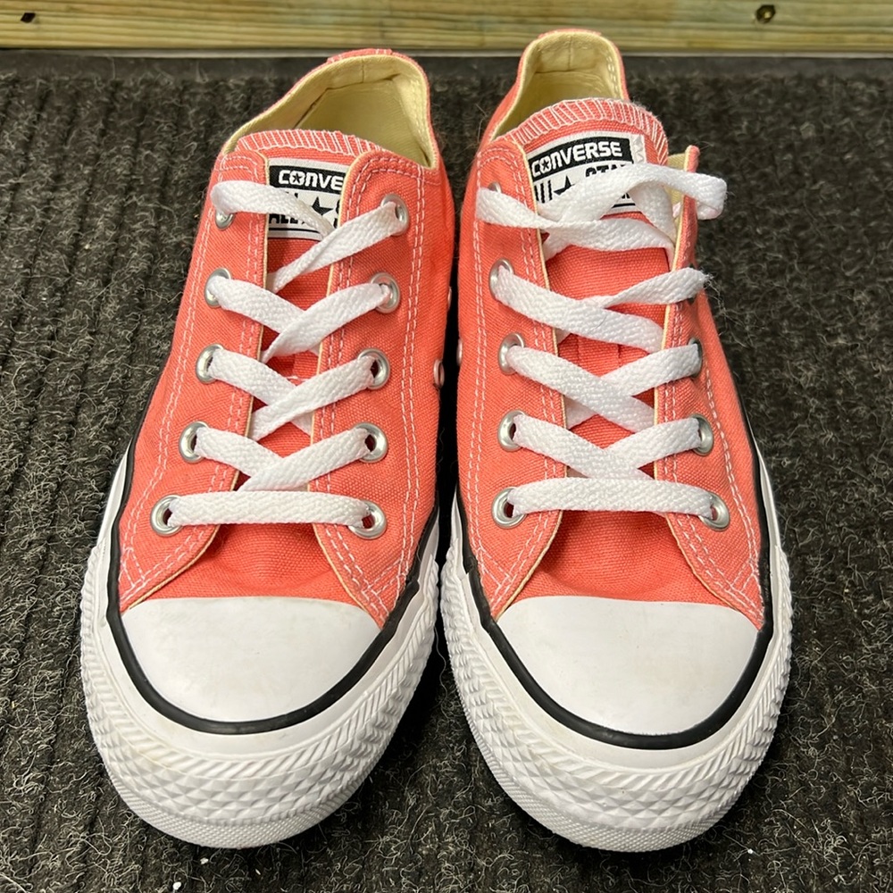 NWOT Never Worn, Coral Pink Converse size 6